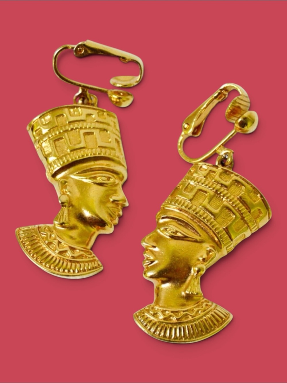 Vintage Avon Egyptian Queen Nefertiti Clip On Earrings
